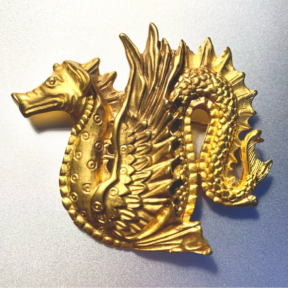 MMA Dragon brooch pin pendant Scythian Ketos Sea Serpent gold tone vintage 1970s - Picture 2 of 7